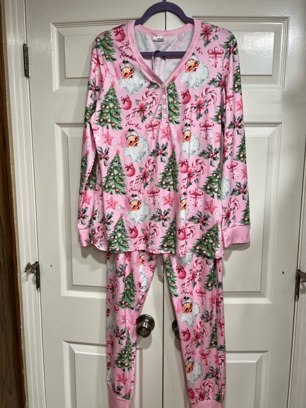 Shirley & Stone Women’s Pink Holiday Pajama Set Size Large NWOT.
